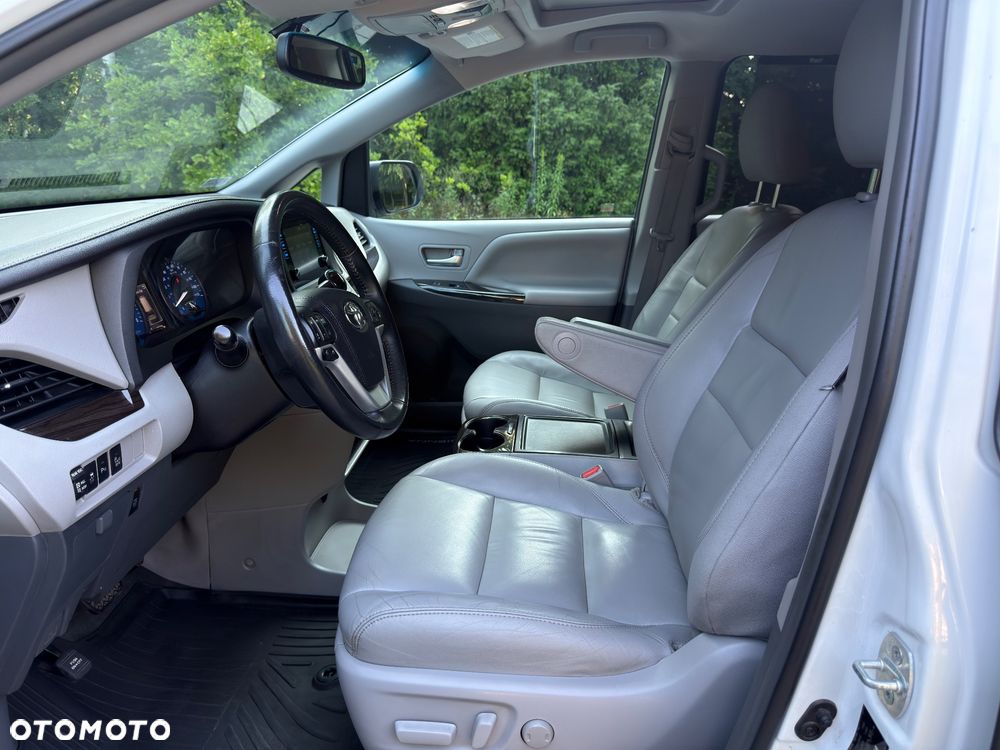 Toyota Sienna 3.5 V6 XLE AWD - 22