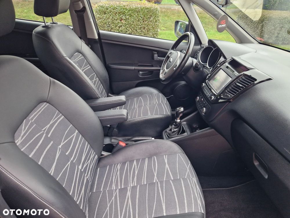 Kia Venga - 25
