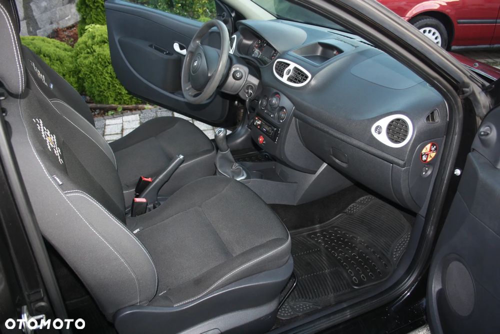 Renault Clio 1.2 16V 75 Yahoo - 13