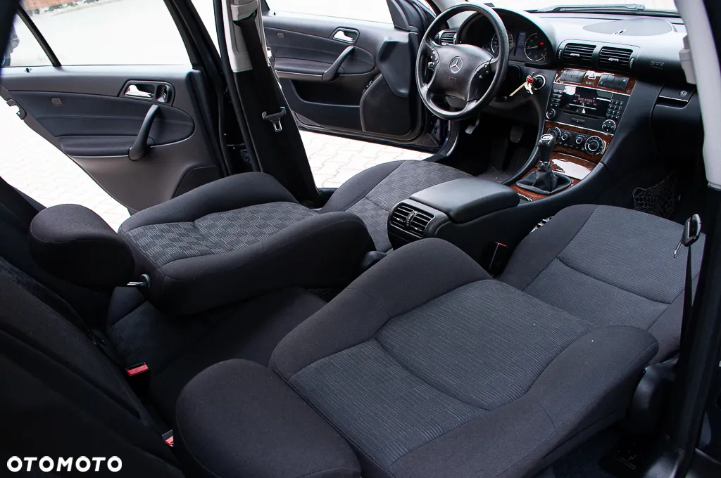 Mercedes-Benz Klasa C 180 T Kompressor Avantgarde - 34