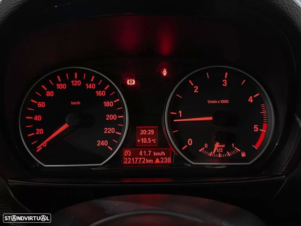 BMW 118 d Pack M - 23