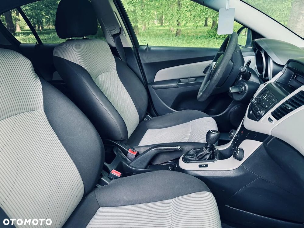 Chevrolet Cruze 1.8 LS+ - 15