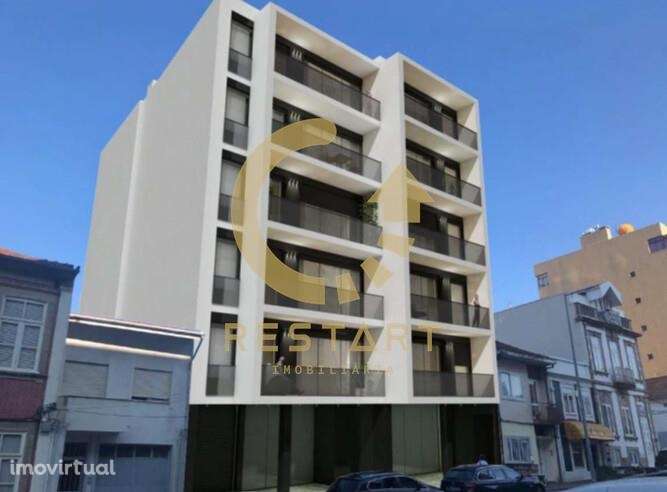 APT T1, último piso, varanda, poente, lugar de garagem, próximo ao Met - Grande imagem: 2/25