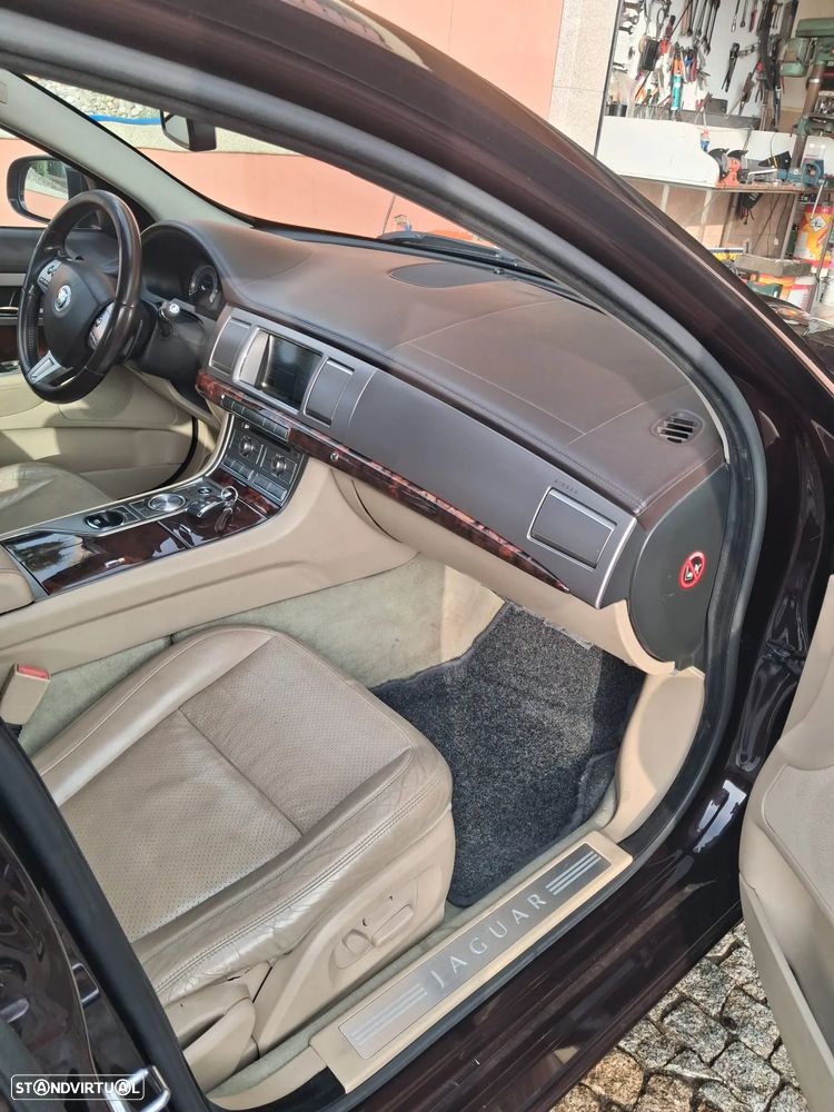 Jaguar XF 3.0 D V6 S Luxury - 15