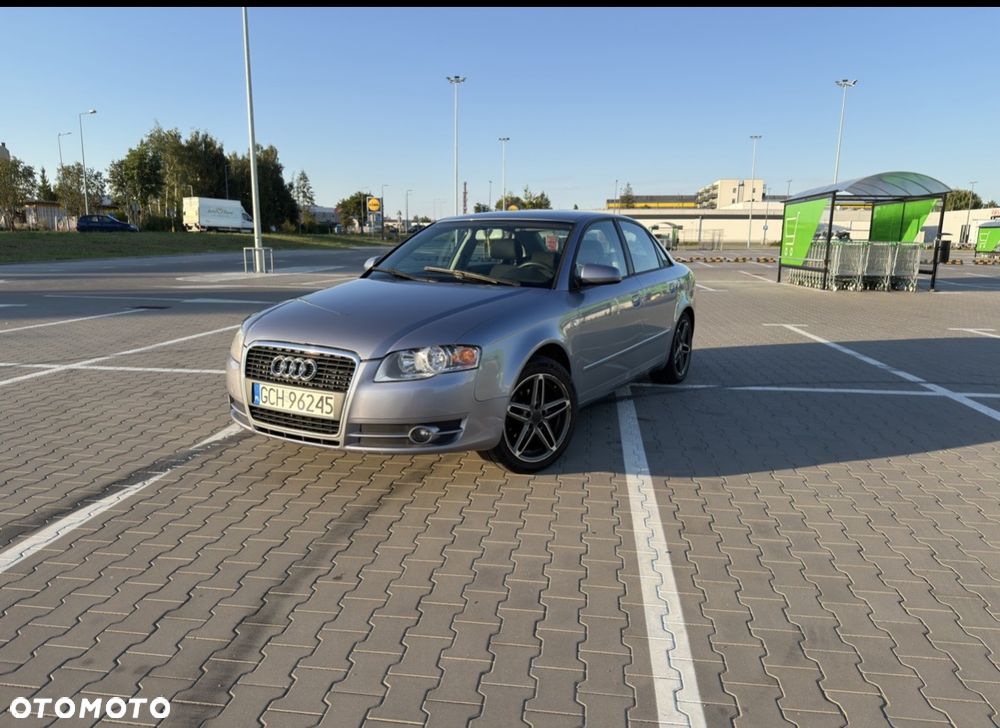 Audi A4 Limousine - 1