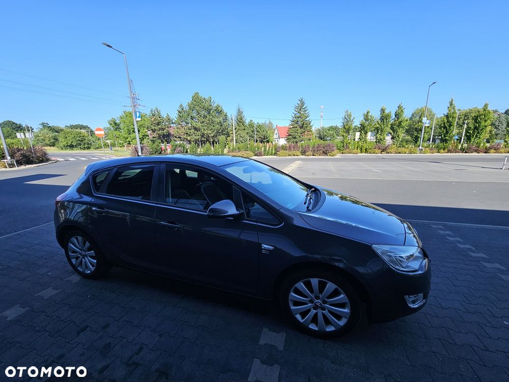 Opel Astra 2012 photo 4