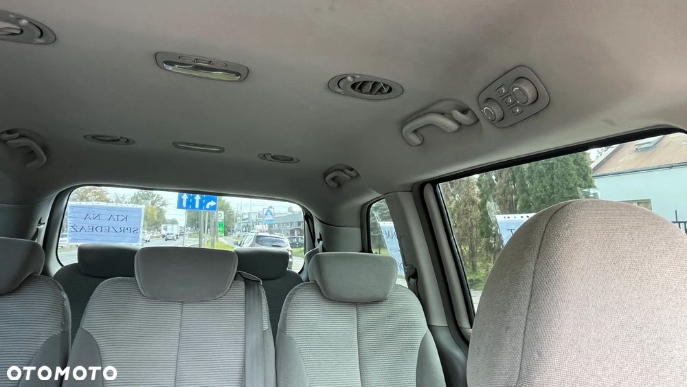 Kia Carnival - 9