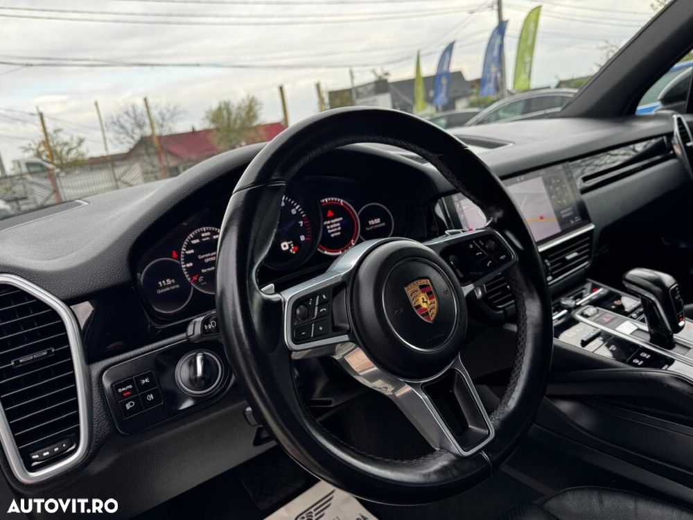 Porsche Cayenne Standard - 12
