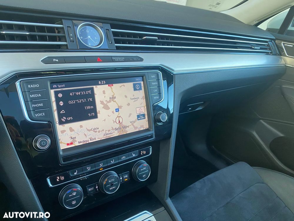 Volkswagen Passat - 32