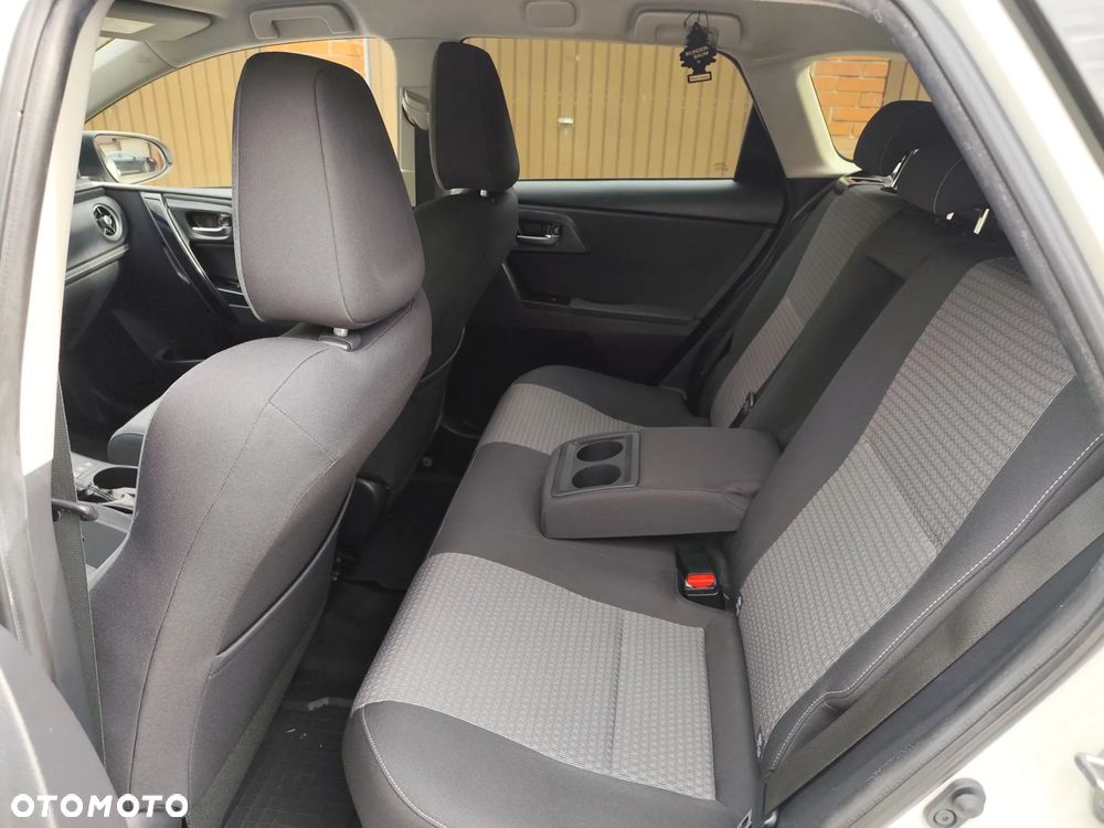 Toyota Auris - 12