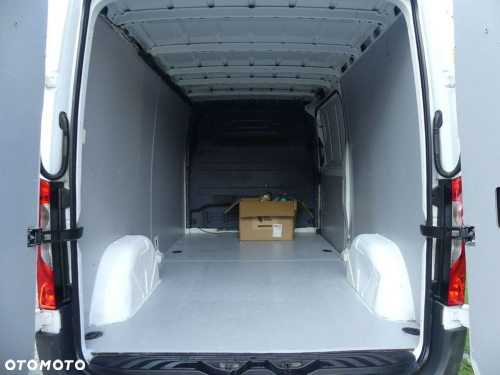 Mercedes-Benz Sprinter - 15