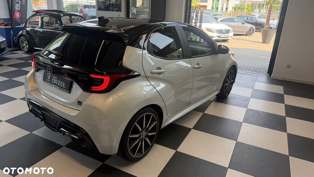 Toyota Yaris - 12
