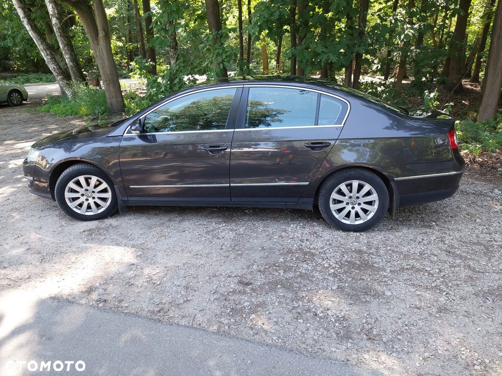 Volkswagen Passat - 11