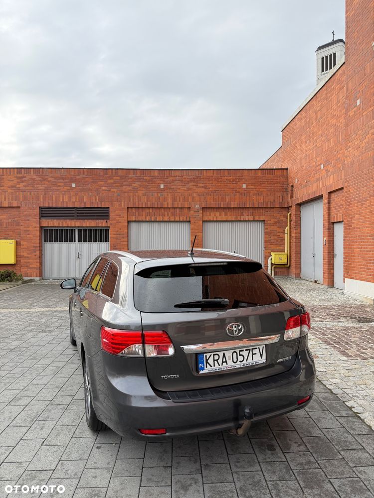 Toyota Avensis 1.8 Sol plus NAVI - 16