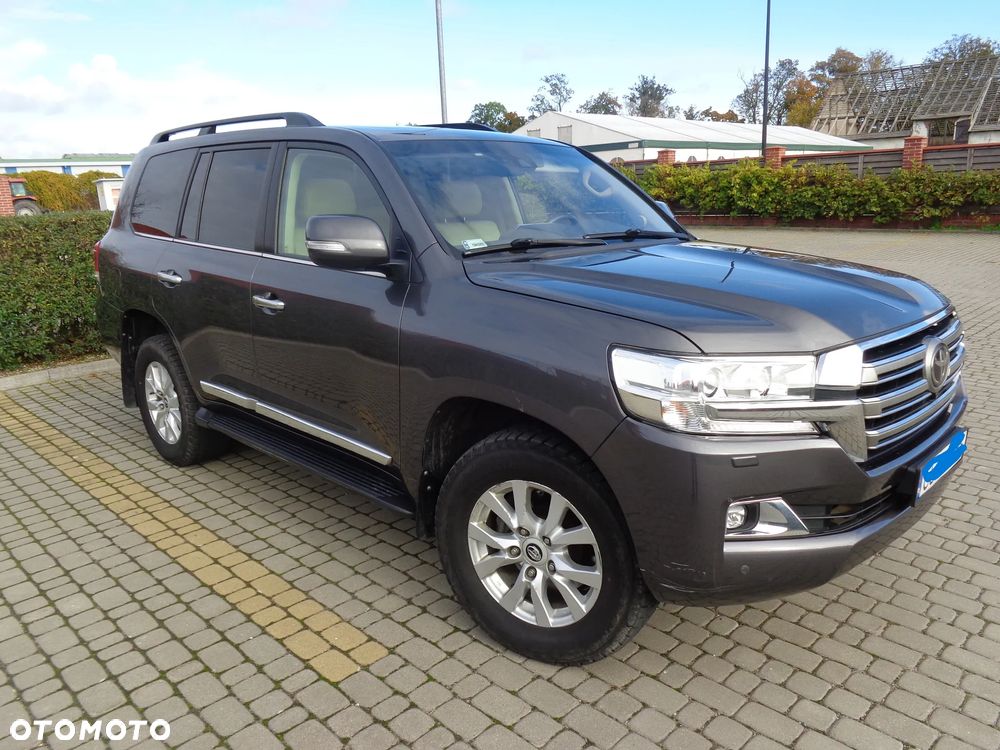 Toyota Land Cruiser - 1