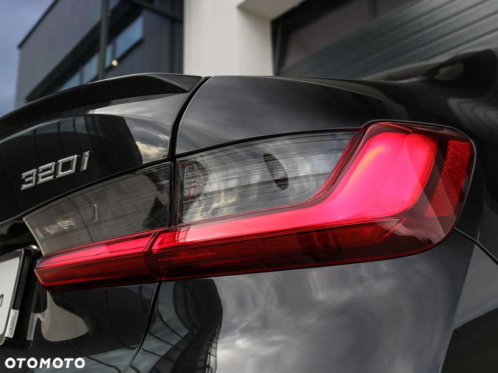 BMW Seria 3 320i xDrive M Sport - 27
