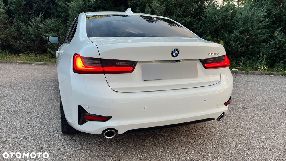 BMW Seria 3 330i Sport Line - 9