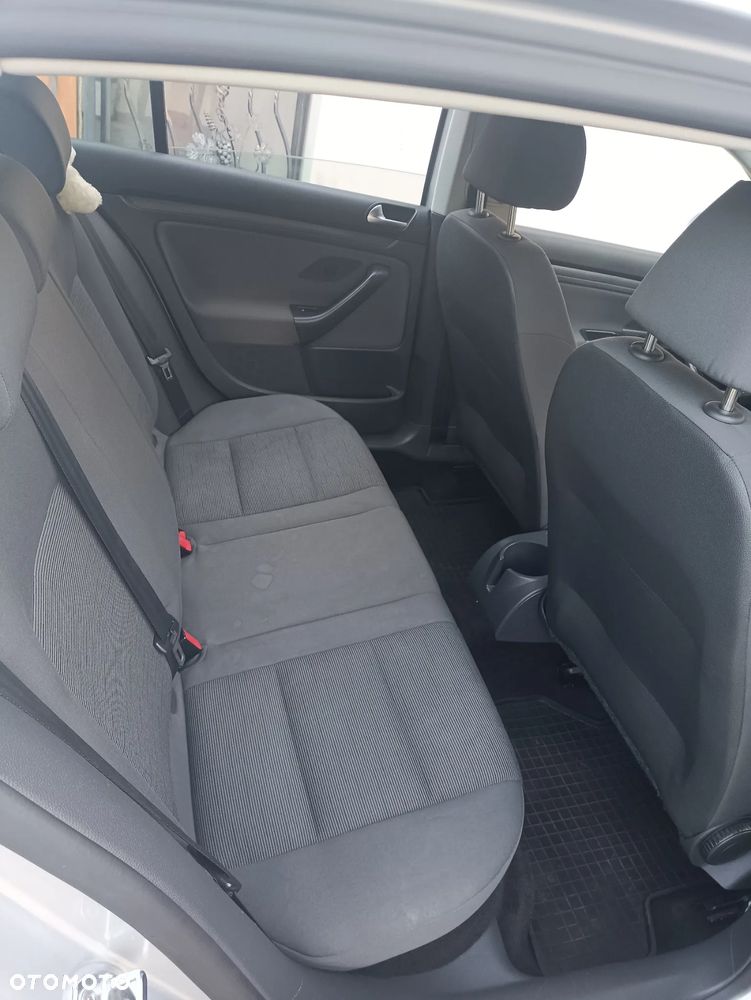 Volkswagen Golf - 22