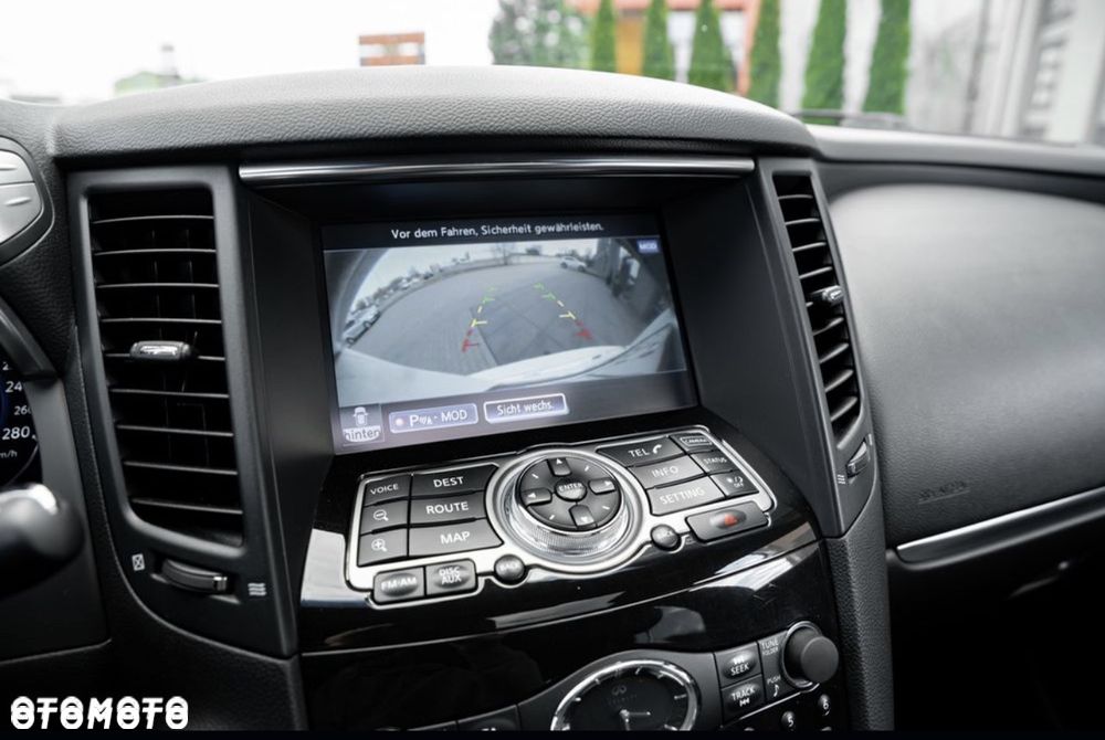 Infiniti QX70 3.0d S - 30