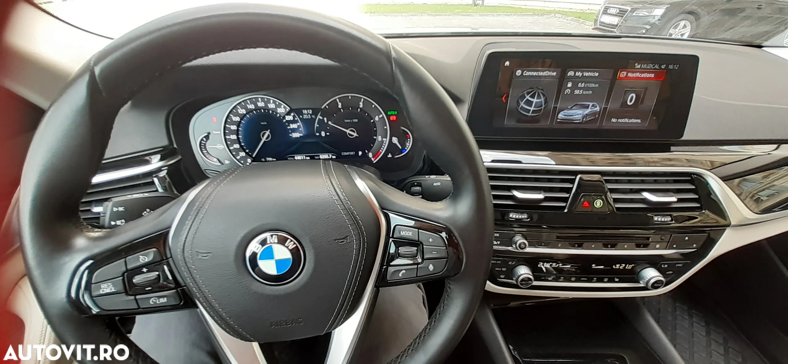 BMW Seria 5 520d Aut. - 14