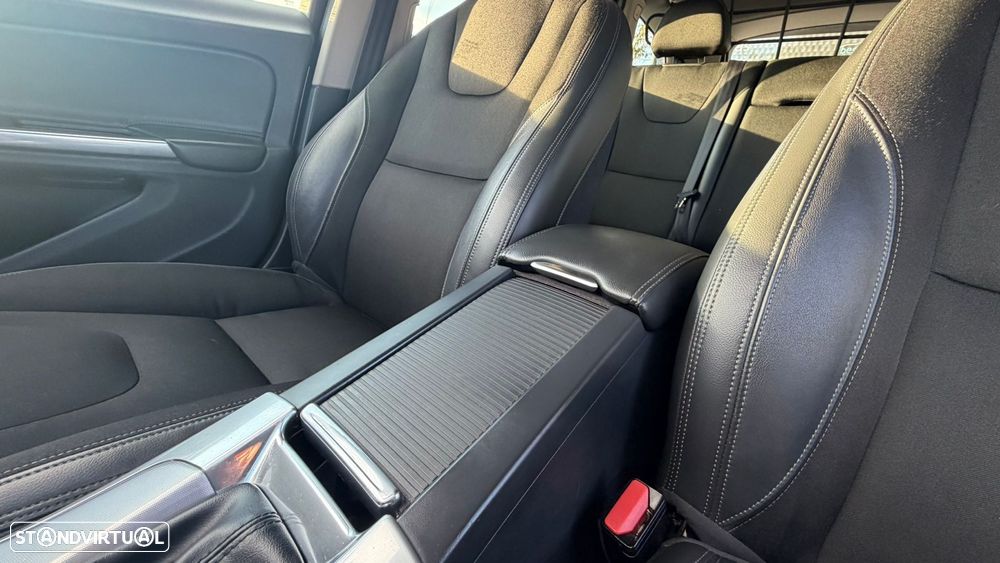 Volvo V60 2.4 D6 Momentum AWD Phev - 40