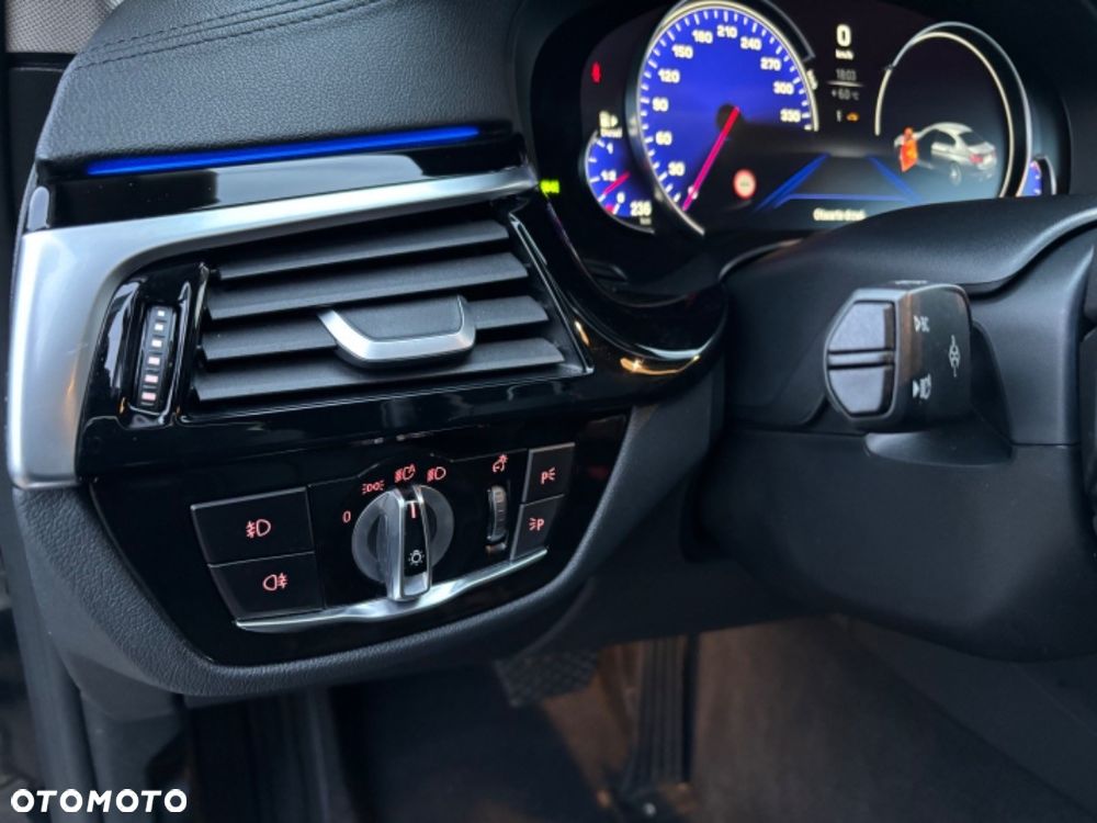 BMW Seria 5 520d xDrive Luxury Line sport - 20