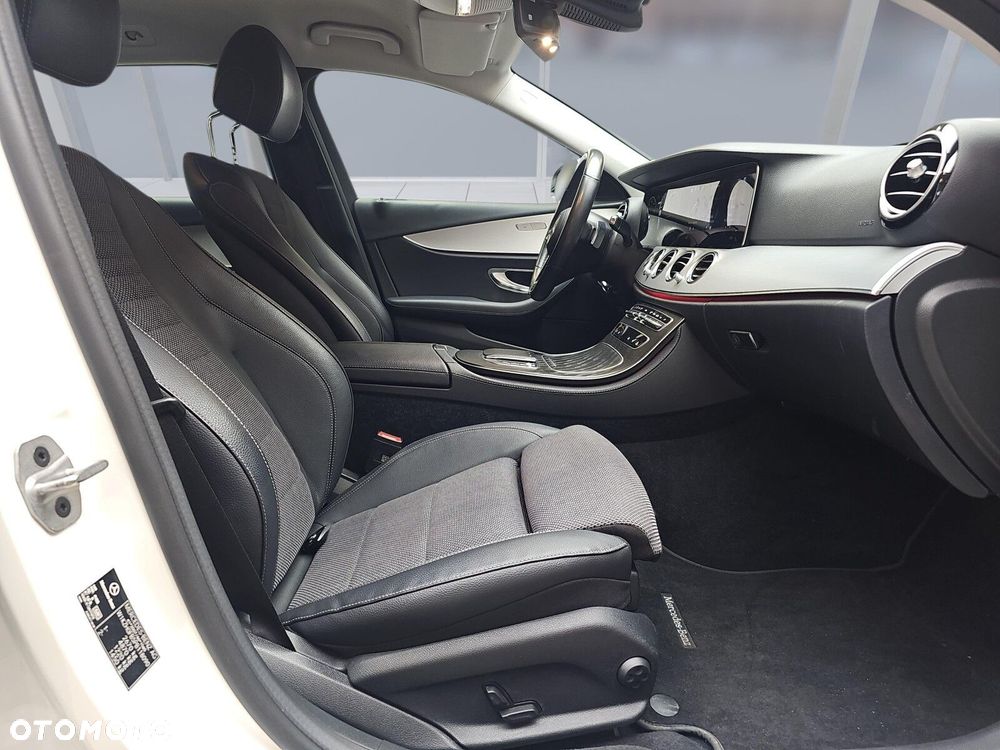 Mercedes-Benz Klasa E 220 d 4-Matic - 11