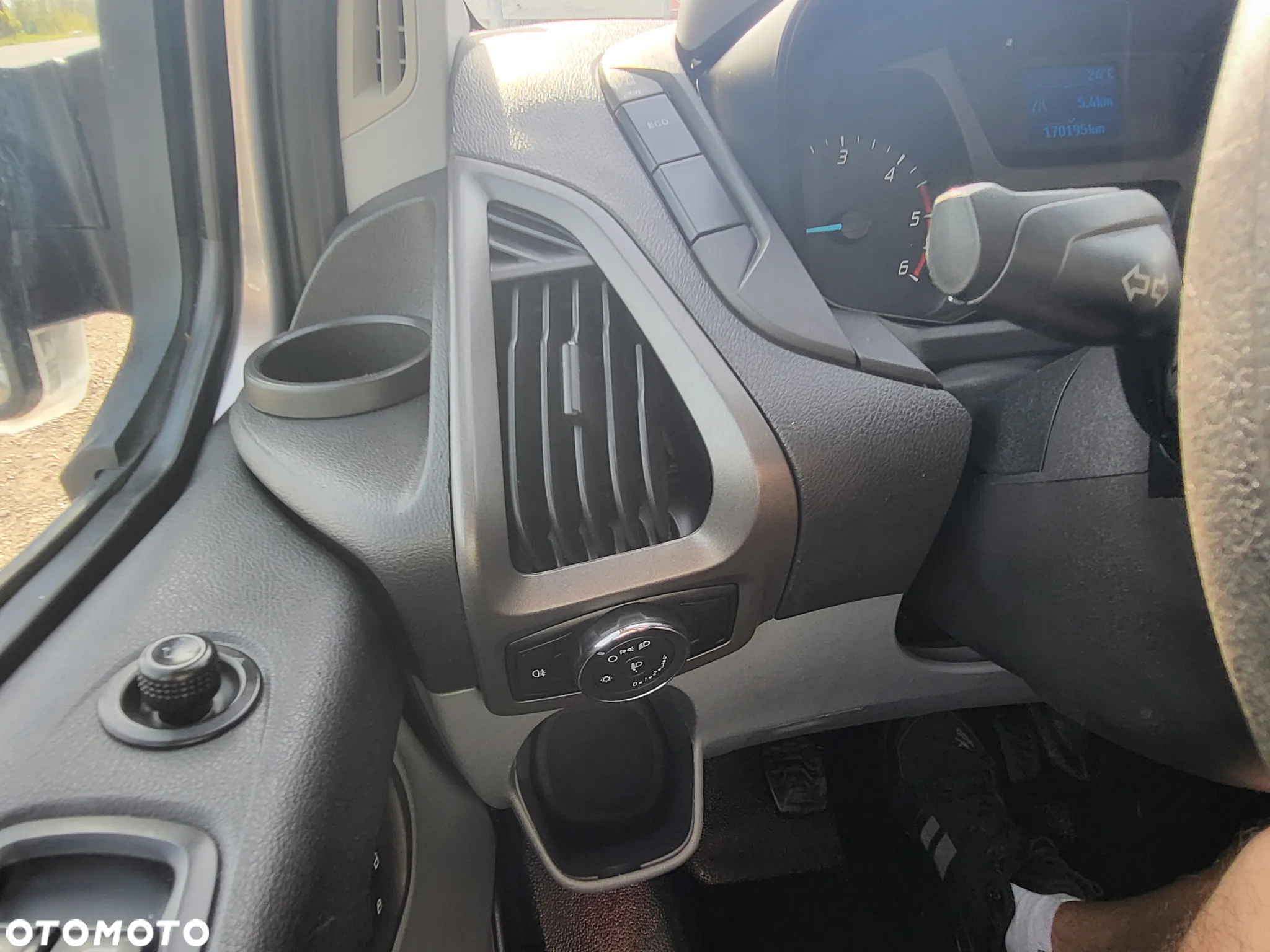 Ford TRANSIT CUSTOM - 29