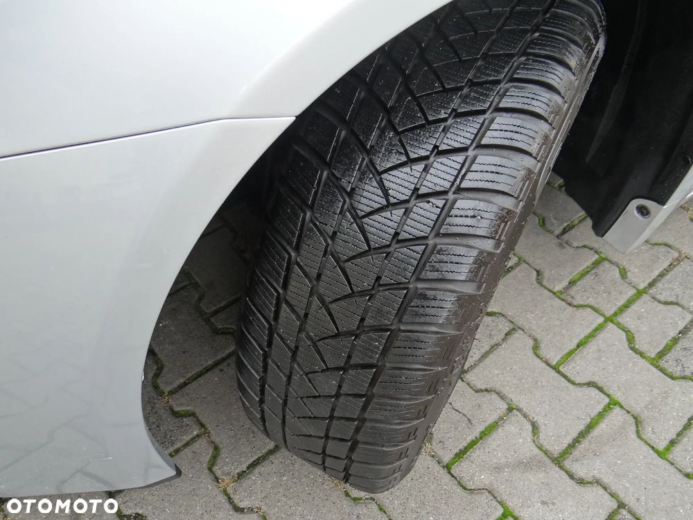 Toyota Avensis 2.0 Sol EU5 MS - 17