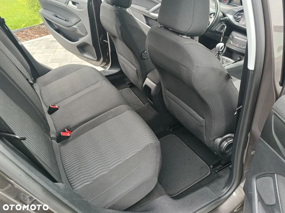 Peugeot 308 - 8