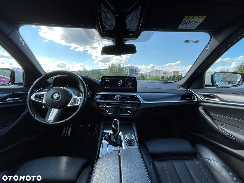 BMW Seria 5 540i xDrive mHEV M Sport sport - 29
