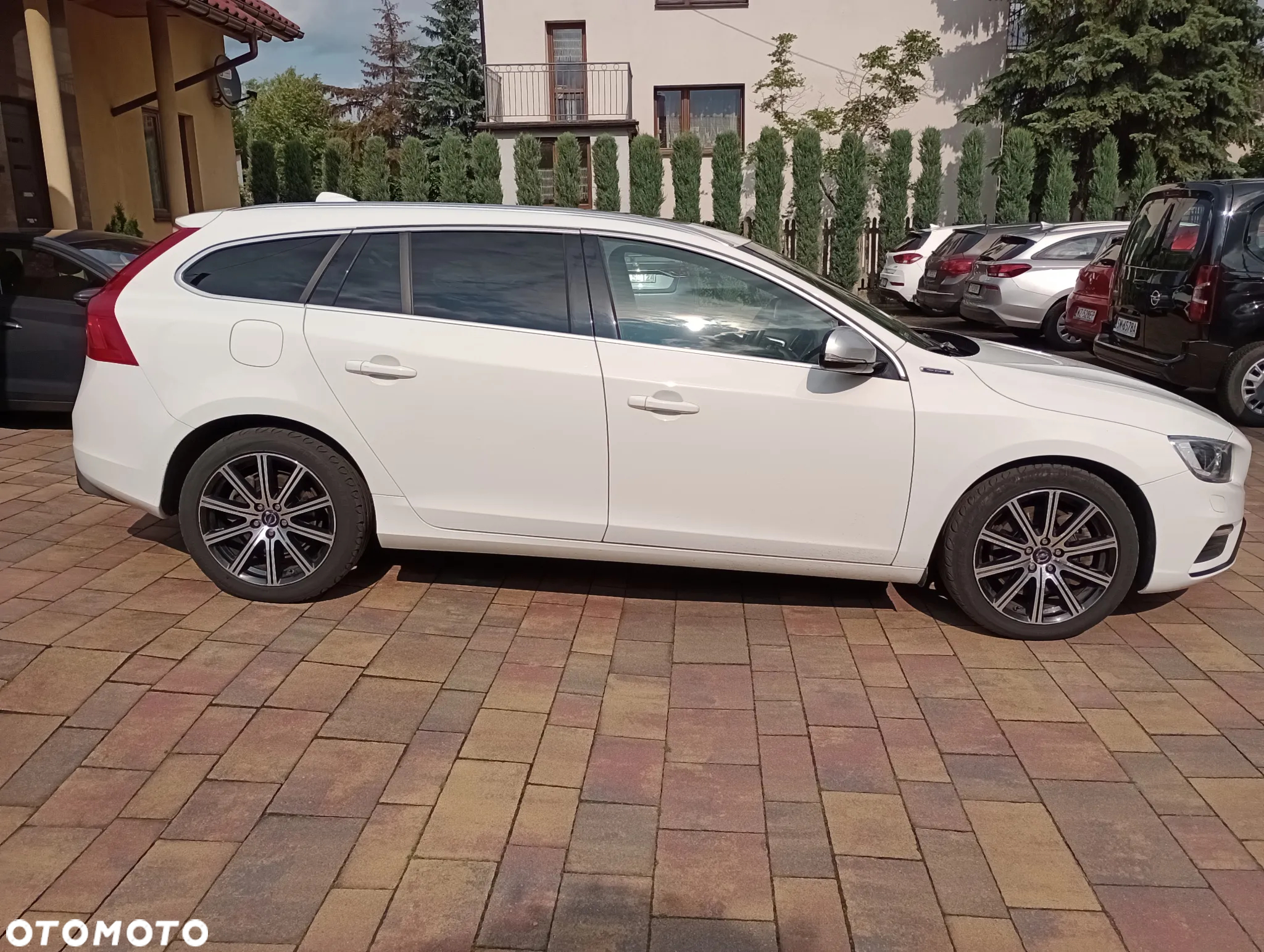 Volvo V60 D5 AWD R-Design Summum - 4
