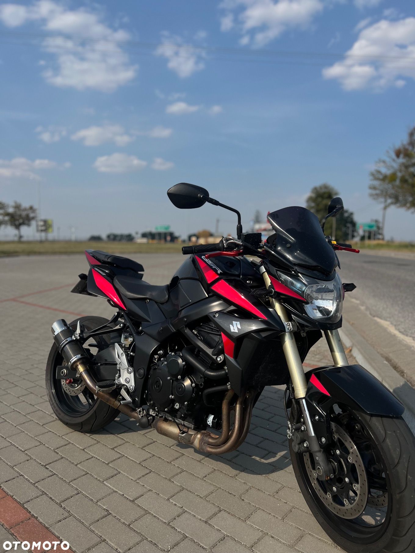Suzuki GSR - 1