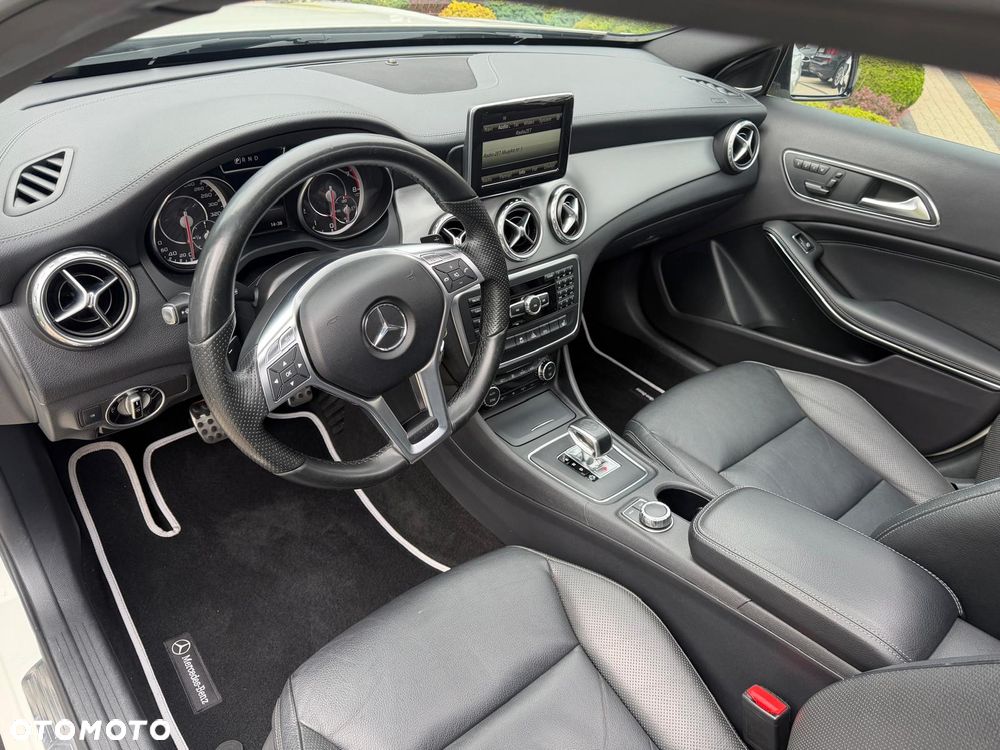 Mercedes-Benz GLA 45 AMG 4Matic 7G-DCT - 31