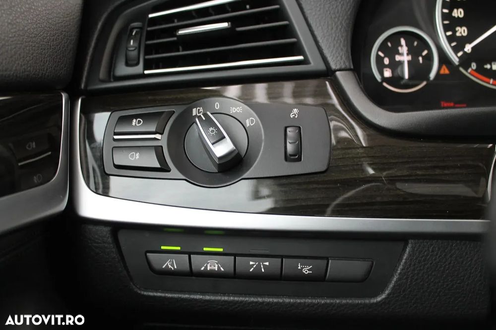 BMW Seria 5 530d xDrive Aut. Luxury Line - 7