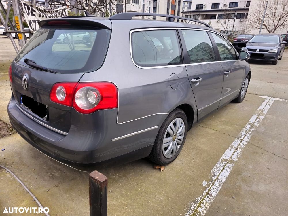 Volkswagen Passat Variant 2.0 TDI Trendline DPF DSG - 2