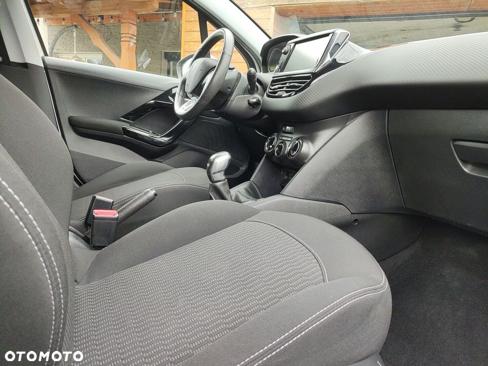 Peugeot 208 - 22