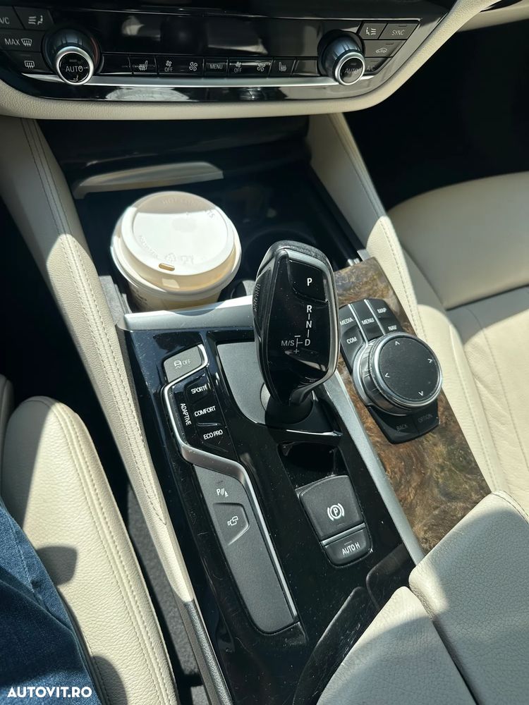 BMW Seria 5 530i xDrive AT - 18