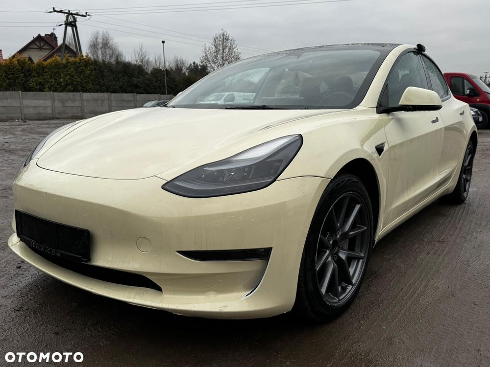 Tesla Model 3 - 3