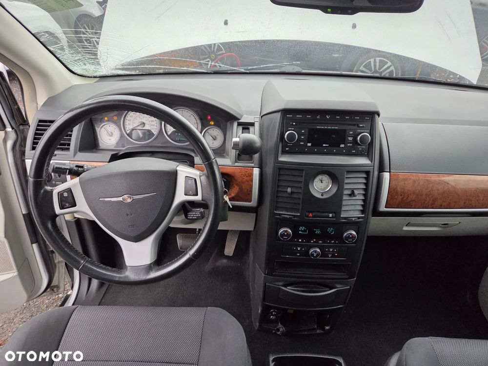 Chrysler Grand Voyager - 34