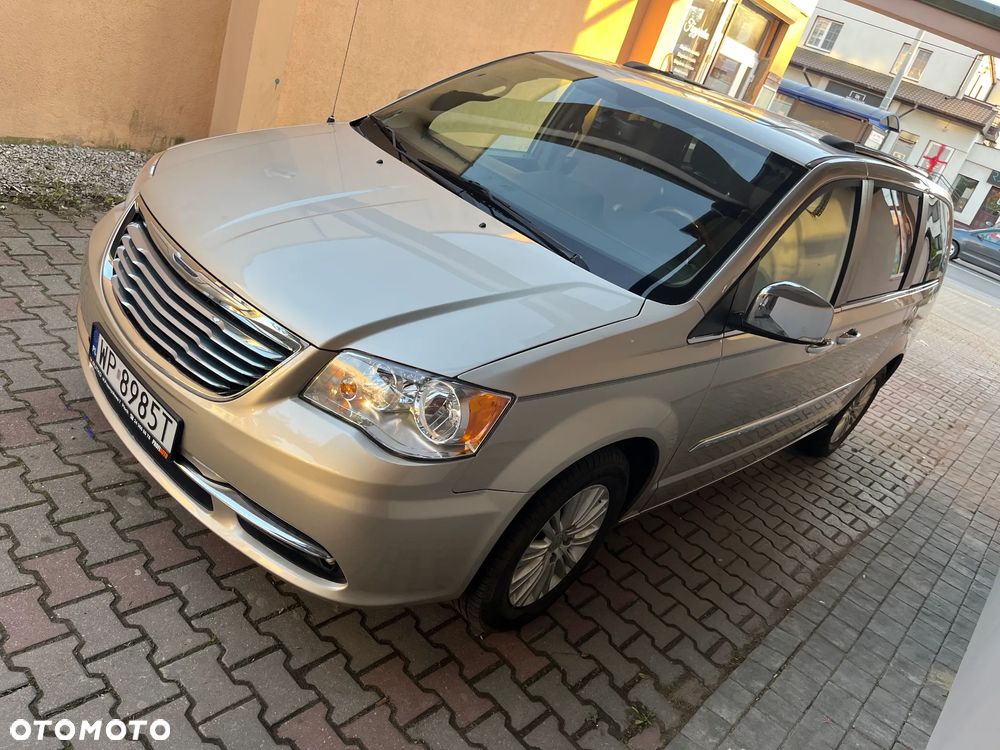 Chrysler Town & Country 3.6 Limited - 8