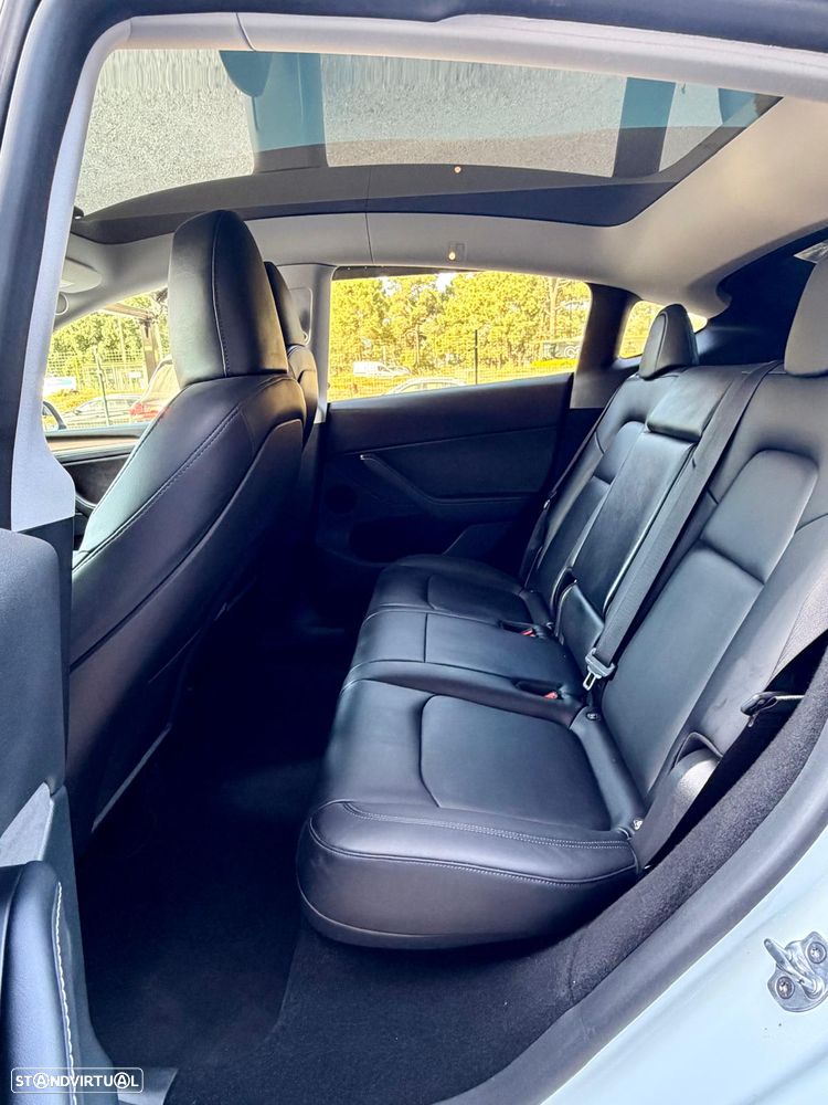 Tesla Model Y Performance Dual Motor AWD - 11