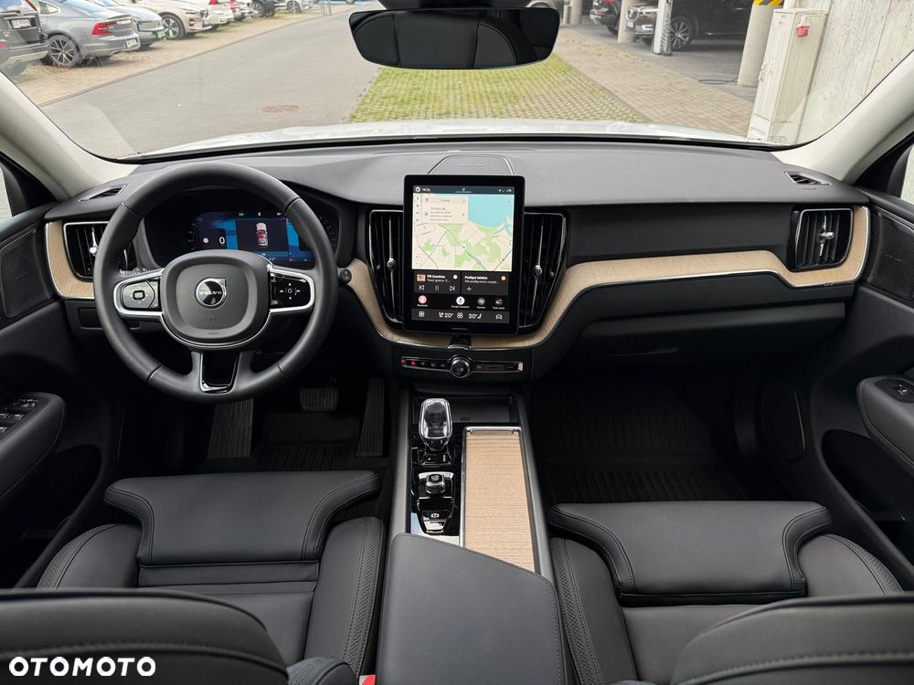 Volvo XC 60 B5 B AWD Plus Dark - 11