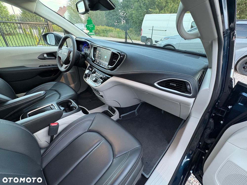 Chrysler Pacifica - 26