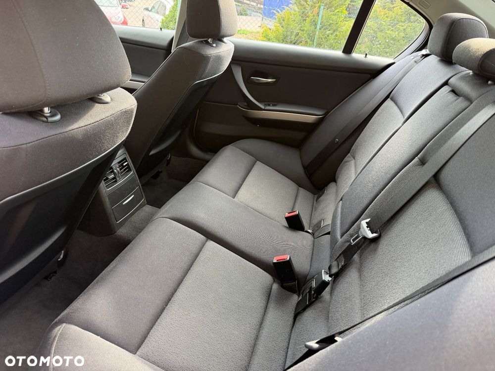 BMW Seria 3 318i Edition Sport - 17