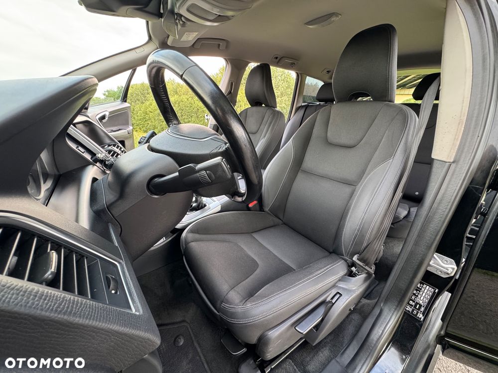 Volvo XC 60 D4 Momentum - 29