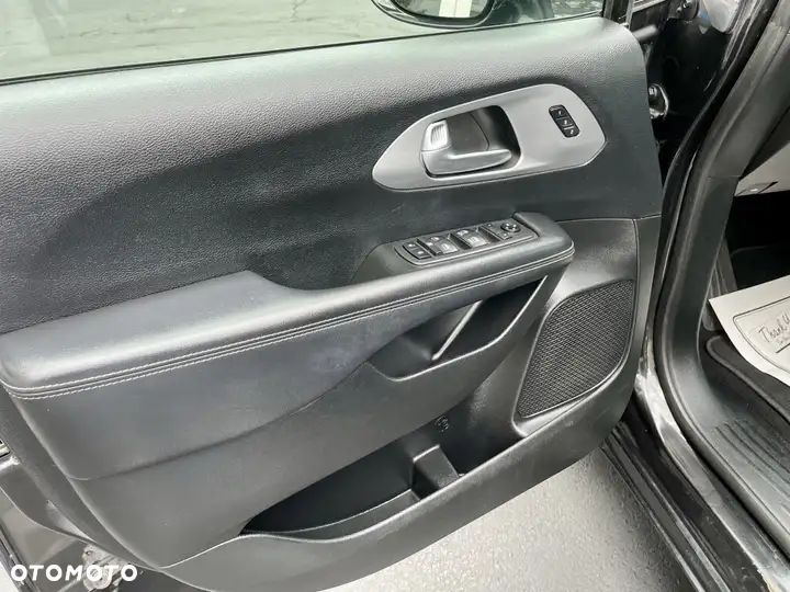 Chrysler Pacifica - 13