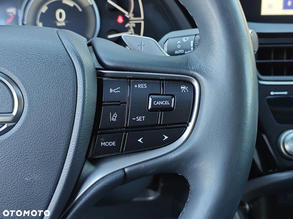 Lexus ES 300h Business Edition - 24