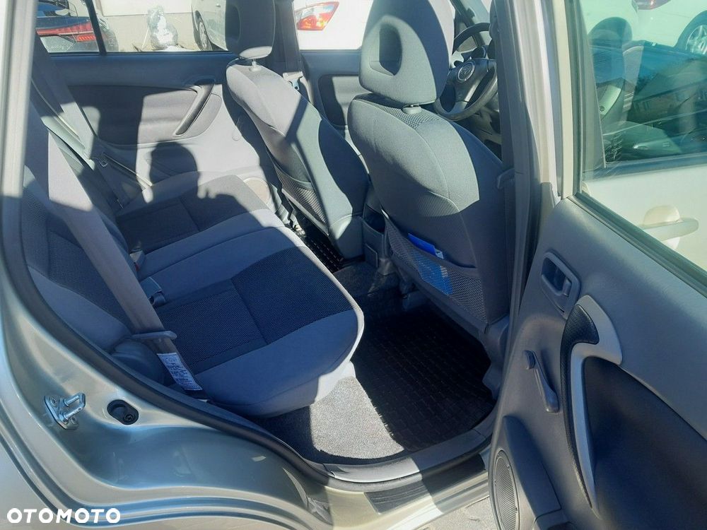 Toyota RAV4 2.0 VVT-i 4x4 - 12