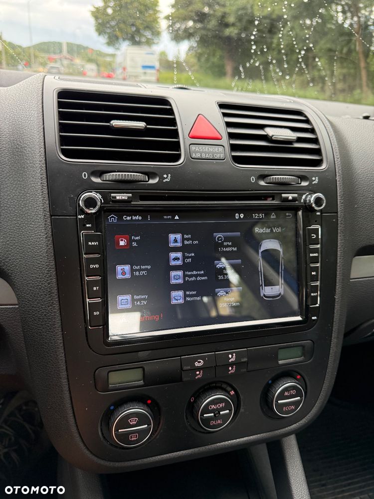 Volkswagen Golf - 11
